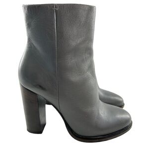 Vince womens ankle booties size 5 35 gray Italian leather boots